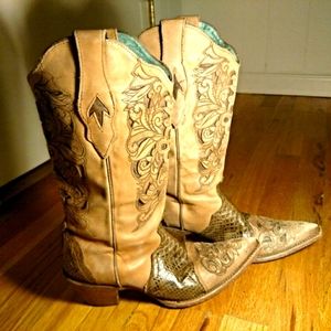 Beautiful laser-etched brown leather cowboy boots